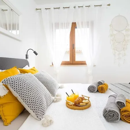 Rita By Istrialux Valtura