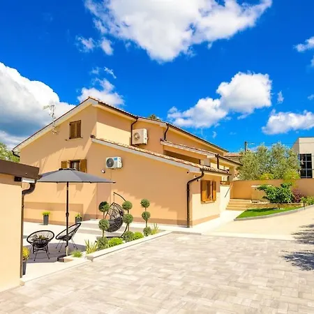 Rita By Istrialux Vila